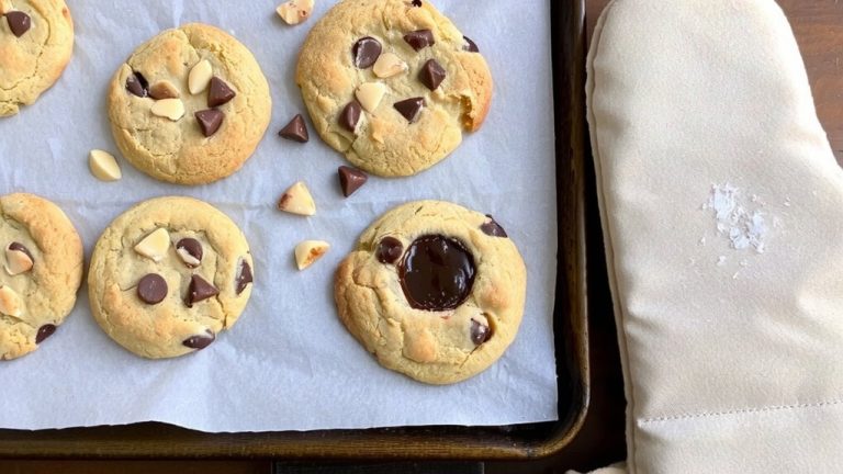 chocolate chip macadamia nut cookies