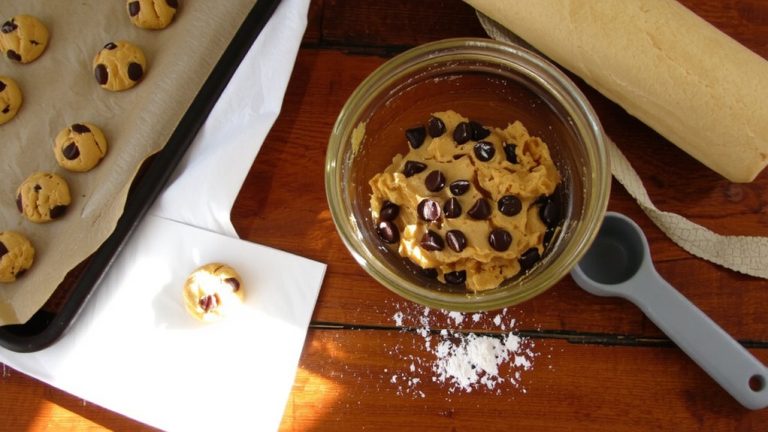 mini chocolate chip cookies